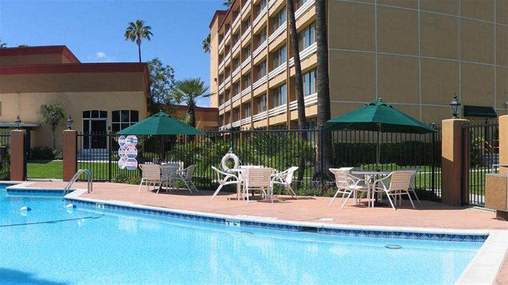 Courtyard By Marriott Los Angeles Woodland Hills Bagian luar foto