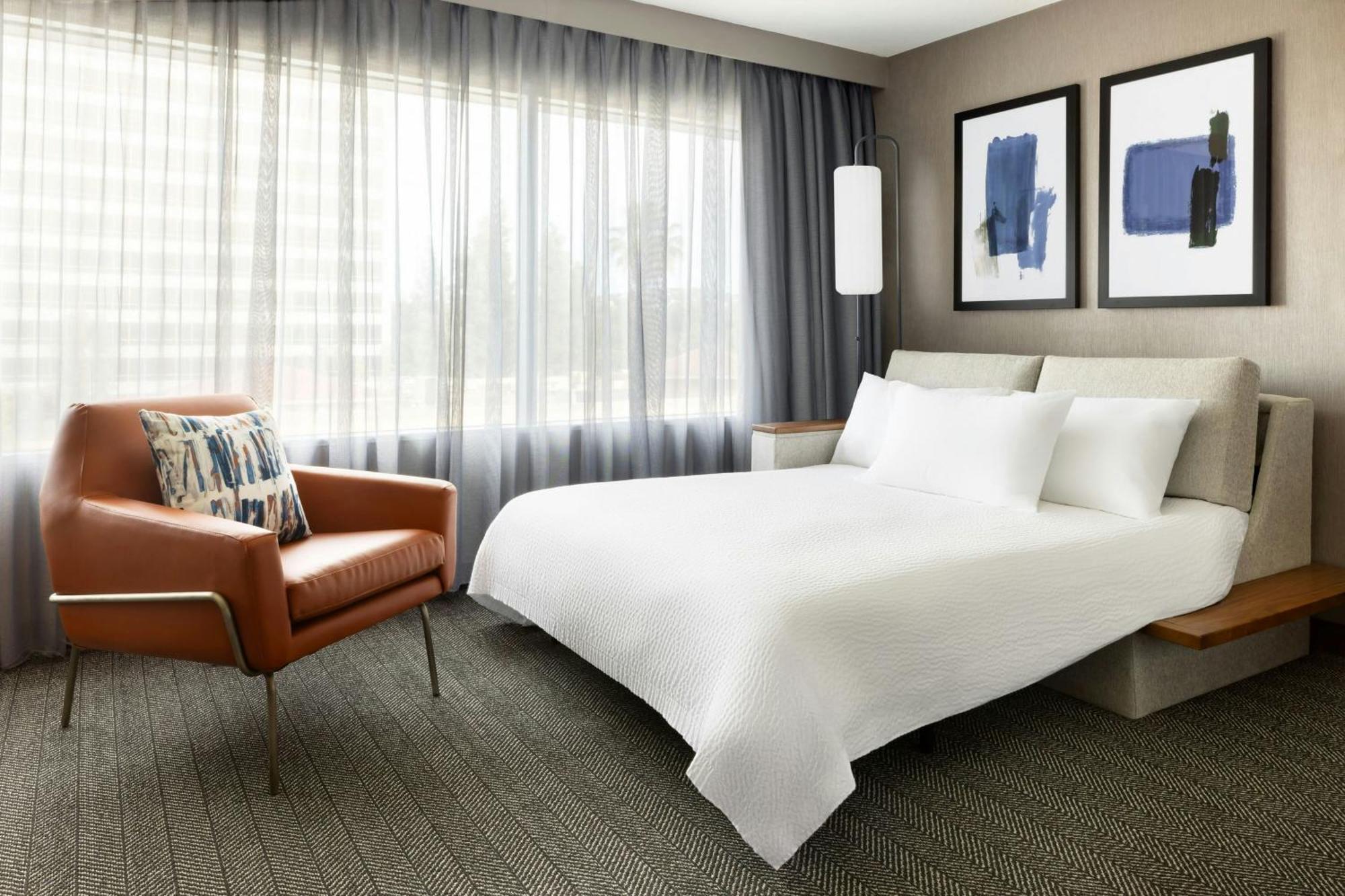 Courtyard By Marriott Los Angeles Woodland Hills Bagian luar foto