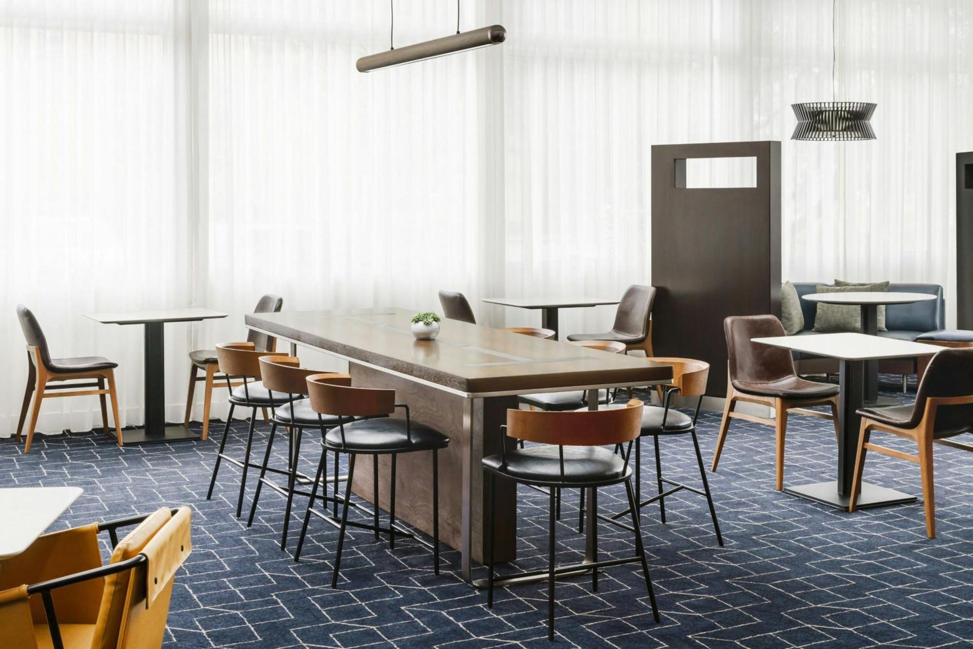 Courtyard By Marriott Los Angeles Woodland Hills Bagian luar foto