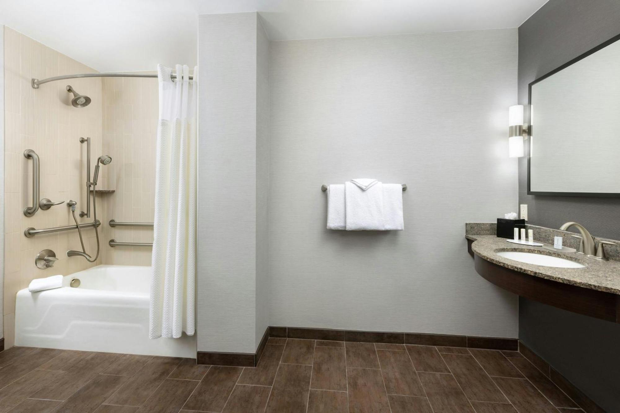 Courtyard By Marriott Los Angeles Woodland Hills Bagian luar foto
