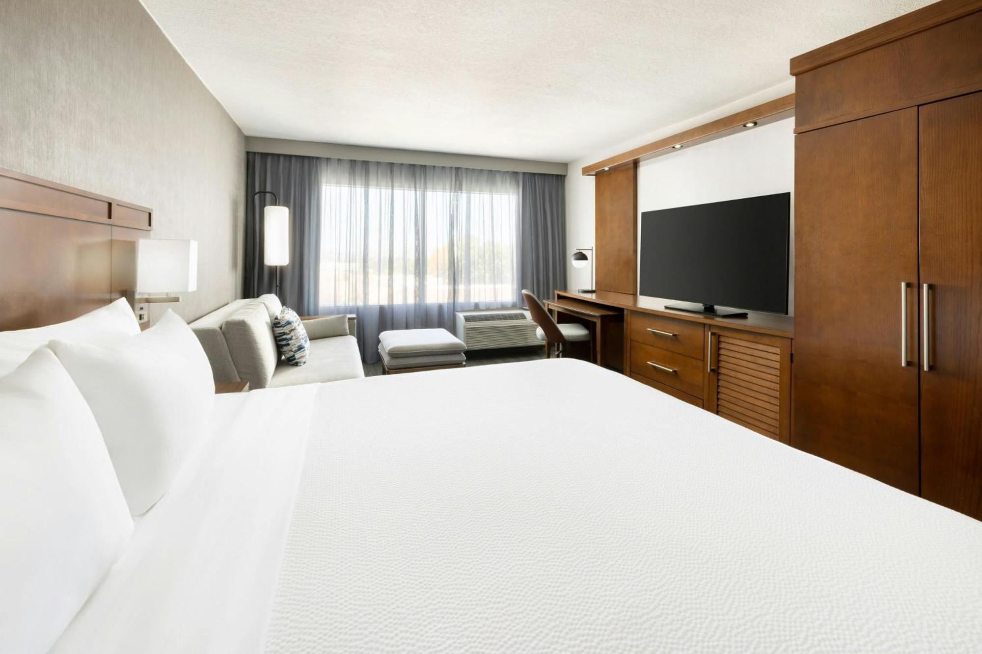Courtyard By Marriott Los Angeles Woodland Hills Bagian luar foto