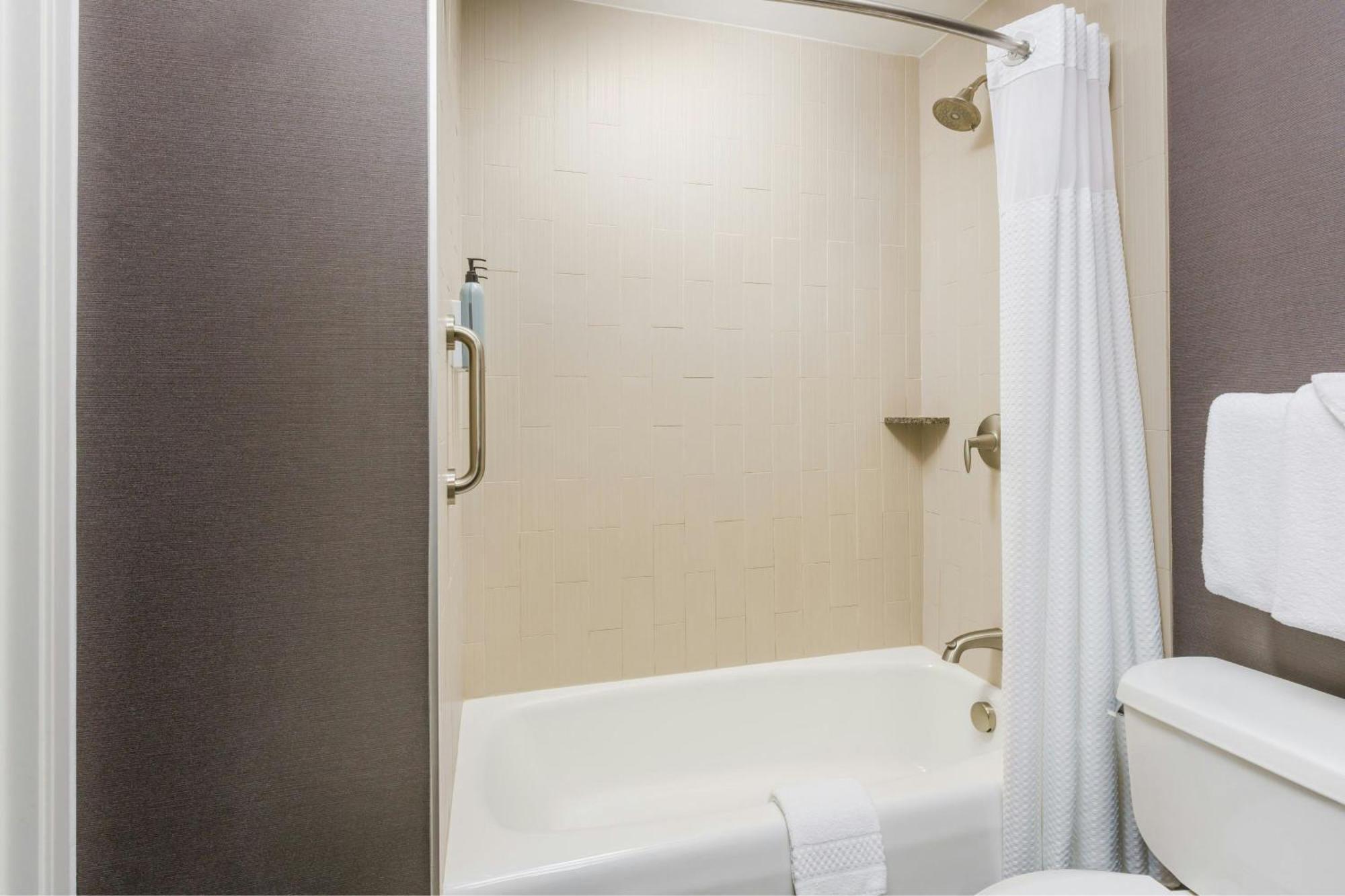 Courtyard By Marriott Los Angeles Woodland Hills Bagian luar foto