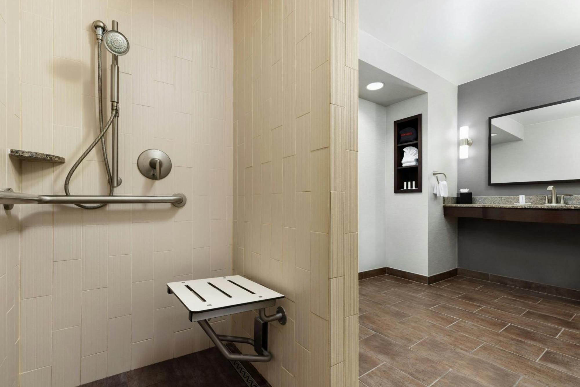 Courtyard By Marriott Los Angeles Woodland Hills Bagian luar foto