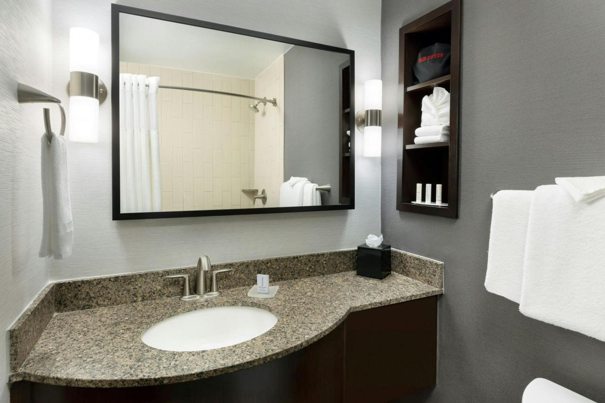 Courtyard By Marriott Los Angeles Woodland Hills Bagian luar foto