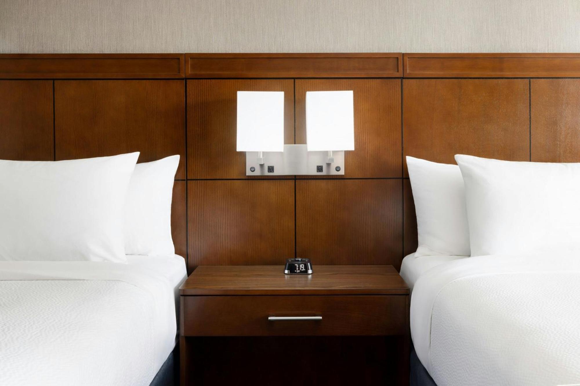 Courtyard By Marriott Los Angeles Woodland Hills Bagian luar foto