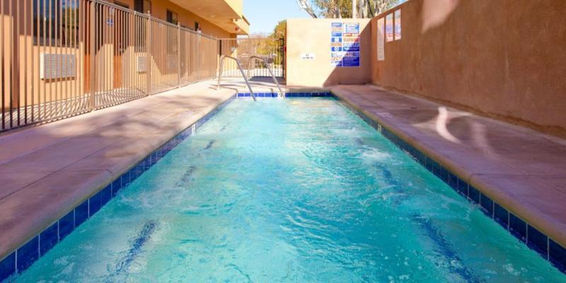 Courtyard By Marriott Los Angeles Woodland Hills Bagian luar foto