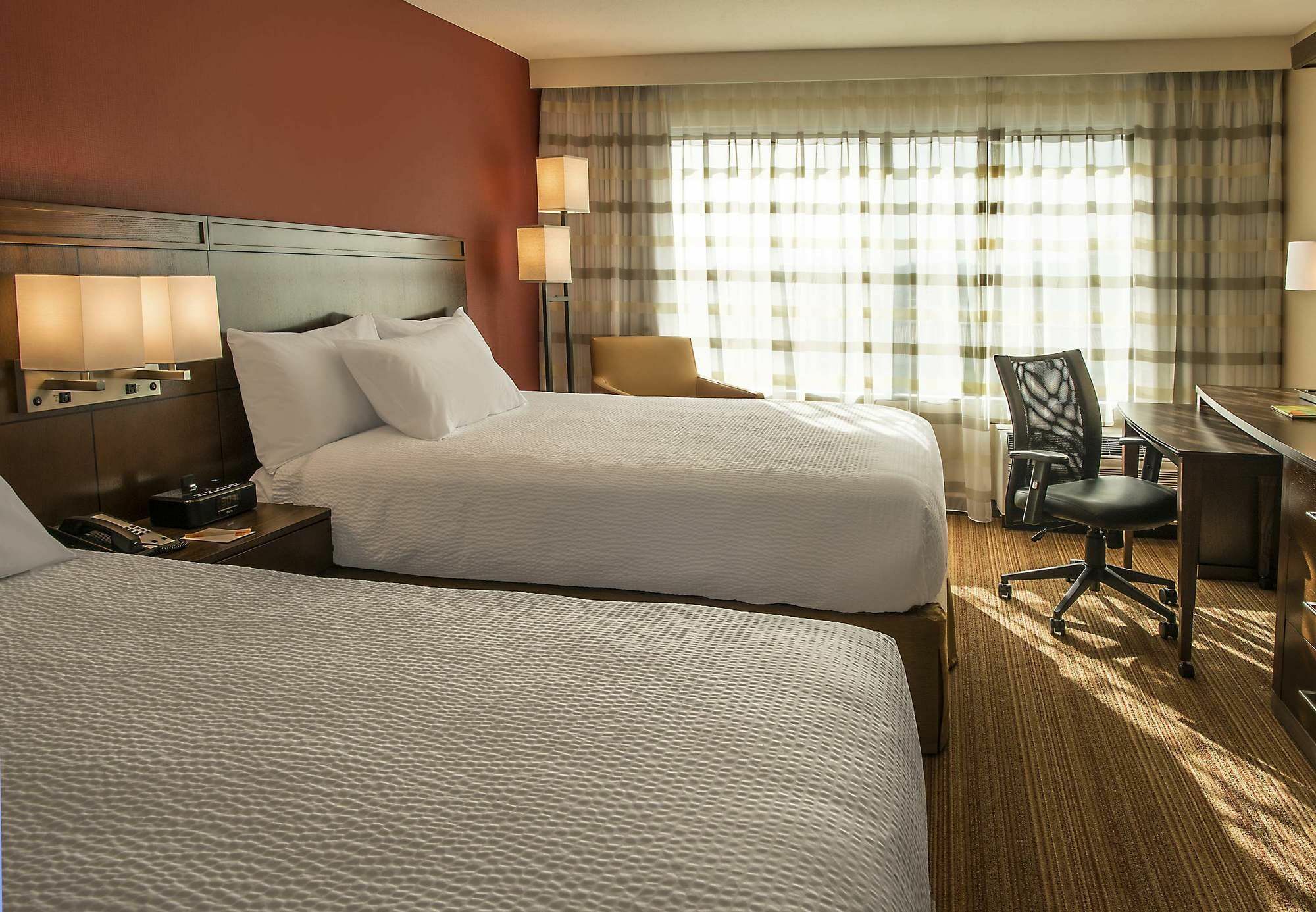 Courtyard By Marriott Los Angeles Woodland Hills Bagian luar foto
