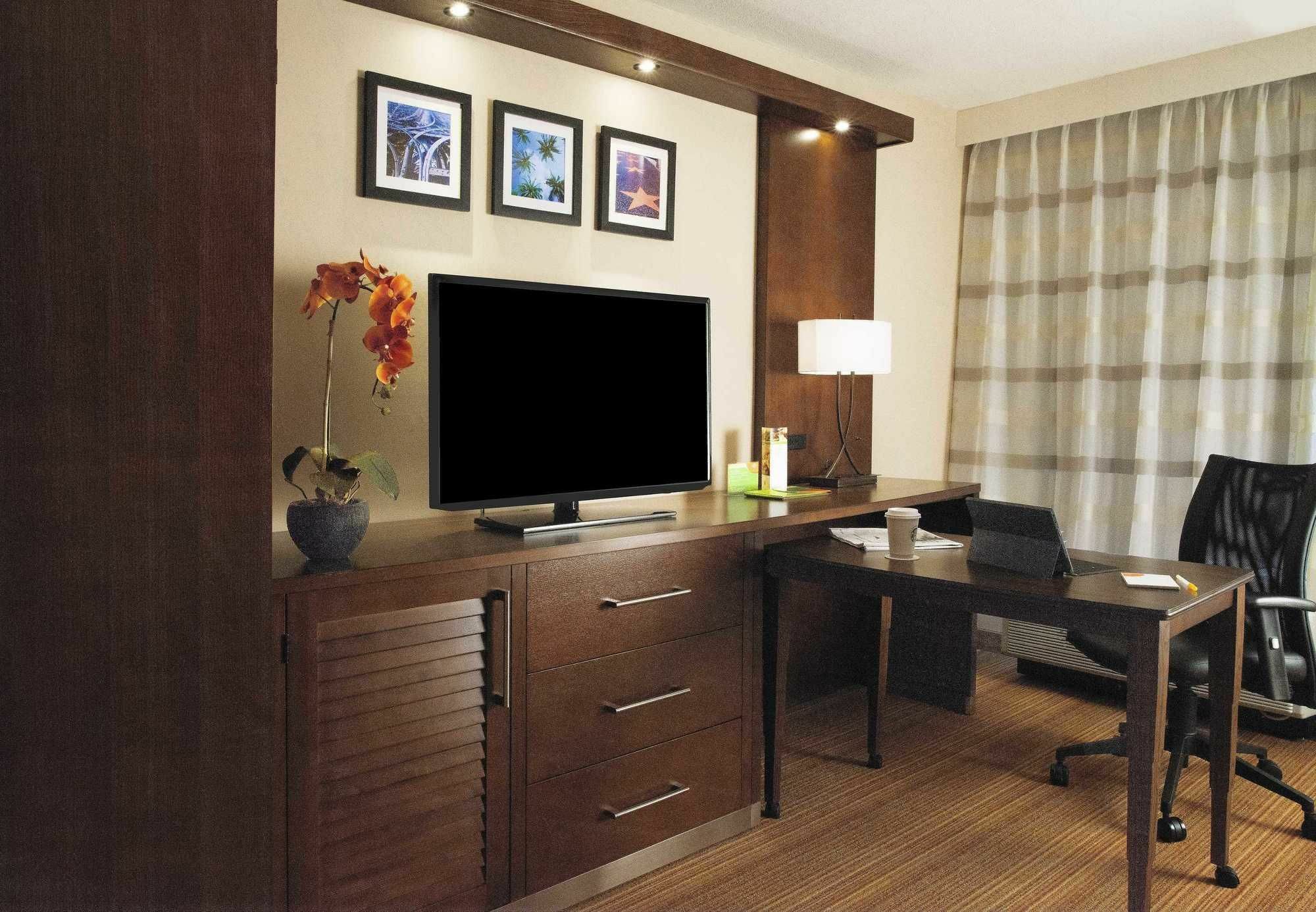 Courtyard By Marriott Los Angeles Woodland Hills Bagian luar foto